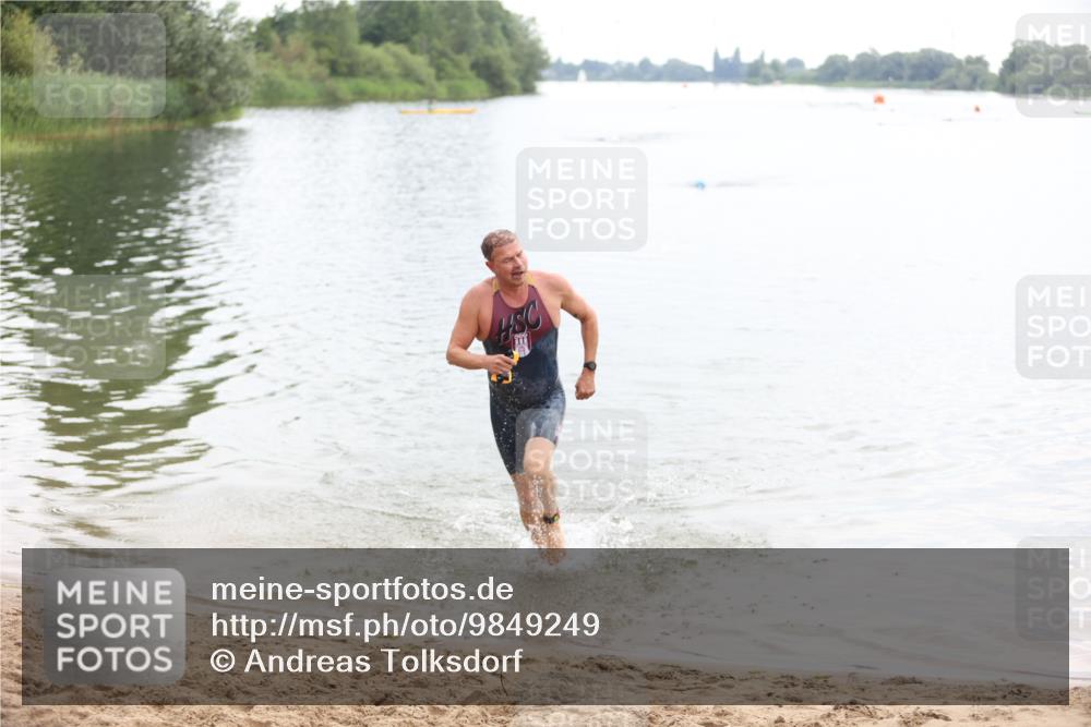 21.06.2026 - 29. Vierlanden-Triathlon Andreas Tolksdorf http://msf.ph/oto/9849249 21.06.2026 10:02:51 Schwimmen 430 meine-sportfotos.de