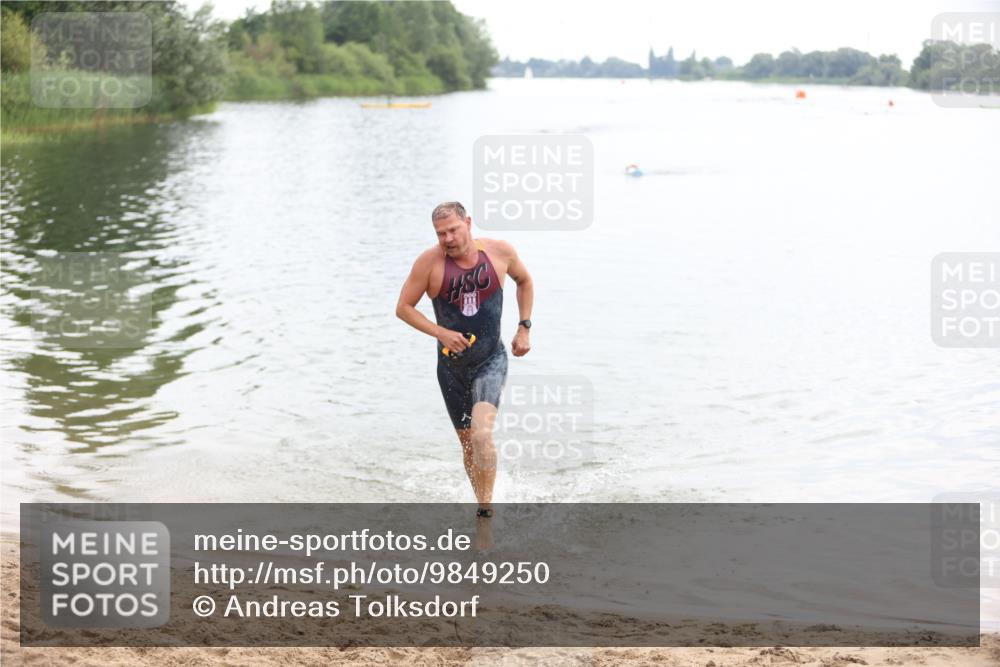 21.06.2026 - 29. Vierlanden-Triathlon Andreas Tolksdorf http://msf.ph/oto/9849250 21.06.2026 10:02:51 Schwimmen 430 meine-sportfotos.de