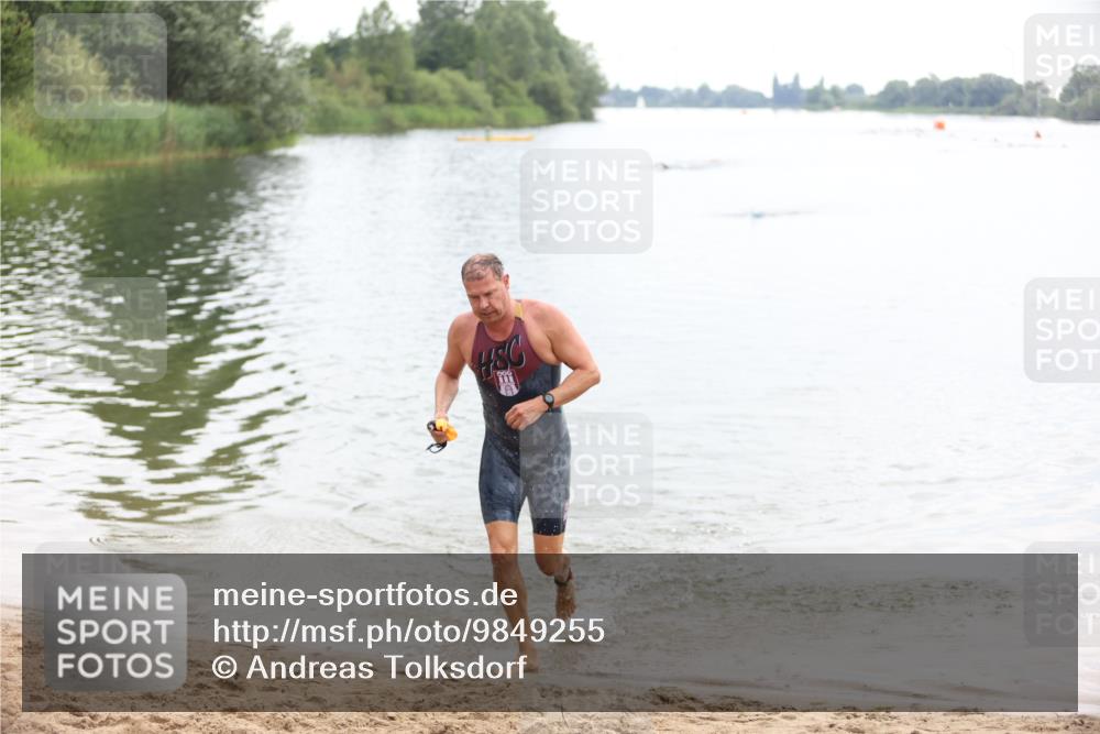 21.06.2026 - 29. Vierlanden-Triathlon Andreas Tolksdorf http://msf.ph/oto/9849255 21.06.2026 10:02:51 Schwimmen 430 meine-sportfotos.de