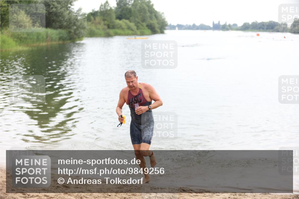 21.06.2026 - 29. Vierlanden-Triathlon Andreas Tolksdorf http://msf.ph/oto/9849256 21.06.2026 10:02:51 Schwimmen 430 meine-sportfotos.de