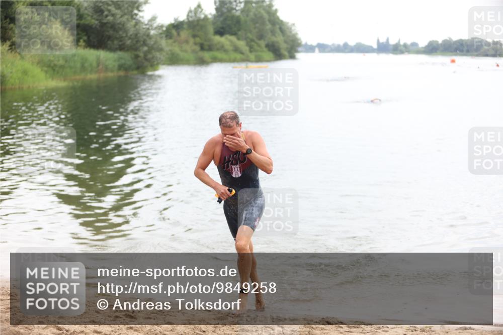 21.06.2026 - 29. Vierlanden-Triathlon Andreas Tolksdorf http://msf.ph/oto/9849258 21.06.2026 10:02:52 Schwimmen 430 meine-sportfotos.de