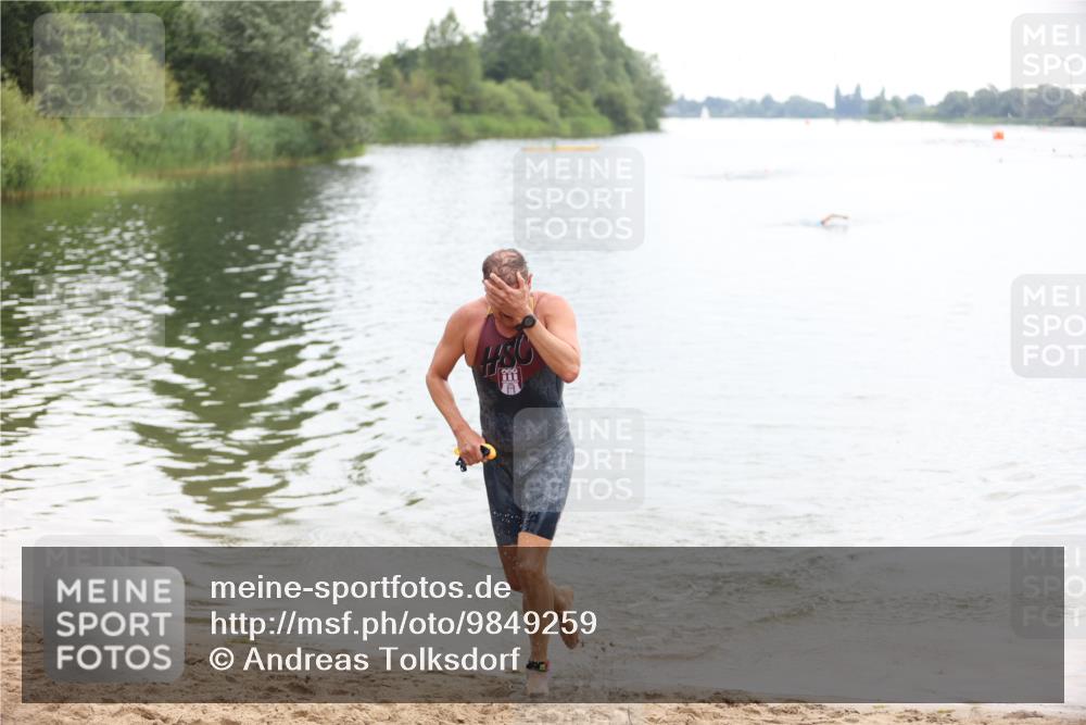 21.06.2026 - 29. Vierlanden-Triathlon Andreas Tolksdorf http://msf.ph/oto/9849259 21.06.2026 10:02:52 Schwimmen 430 meine-sportfotos.de