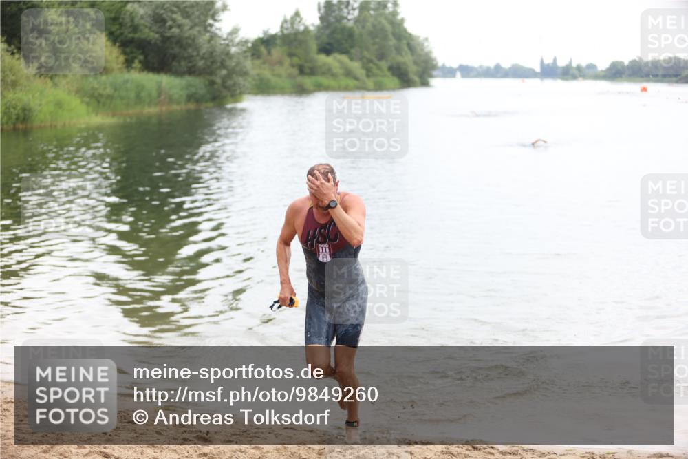 21.06.2026 - 29. Vierlanden-Triathlon Andreas Tolksdorf http://msf.ph/oto/9849260 21.06.2026 10:02:52 Schwimmen 430 meine-sportfotos.de