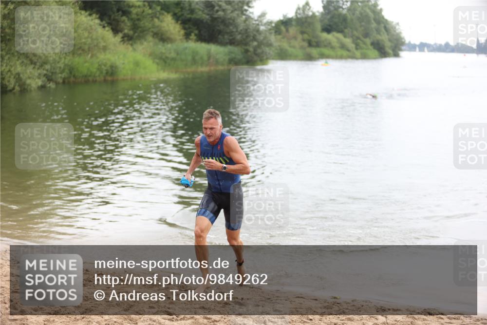 21.06.2026 - 29. Vierlanden-Triathlon Andreas Tolksdorf http://msf.ph/oto/9849262 21.06.2026 10:03:28 Schwimmen 437 meine-sportfotos.de