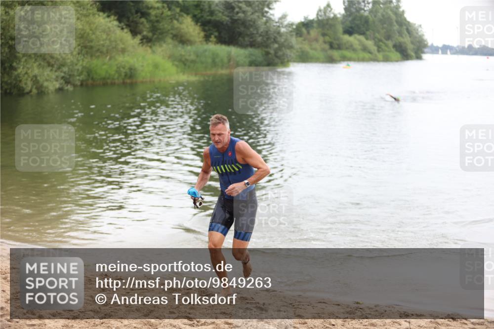 21.06.2026 - 29. Vierlanden-Triathlon Andreas Tolksdorf http://msf.ph/oto/9849263 21.06.2026 10:03:28 Schwimmen 437 meine-sportfotos.de