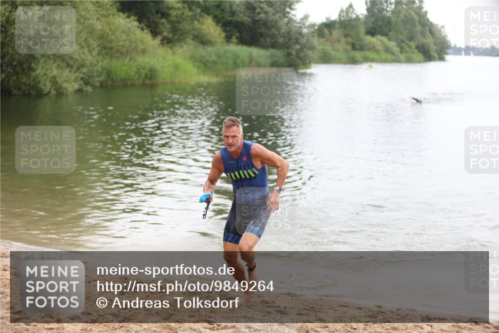 21.06.2026 - 29. Vierlanden-Triathlon Andreas Tolksdorf http://msf.ph/oto/9849264 21.06.2026 10:03:28 Schwimmen 437 meine-sportfotos.de