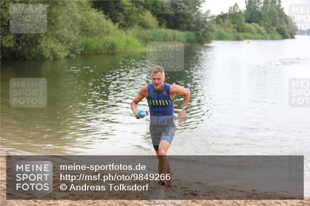 21.06.2026 - 29. Vierlanden-Triathlon Andreas Tolksdorf http://msf.ph/oto/9849266 21.06.2026 10:03:28 Schwimmen 437 meine-sportfotos.de