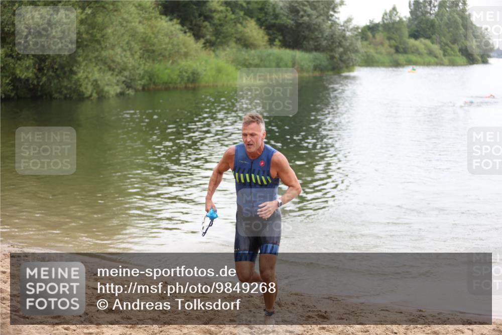 21.06.2026 - 29. Vierlanden-Triathlon Andreas Tolksdorf http://msf.ph/oto/9849268 21.06.2026 10:03:28 Schwimmen 437 meine-sportfotos.de