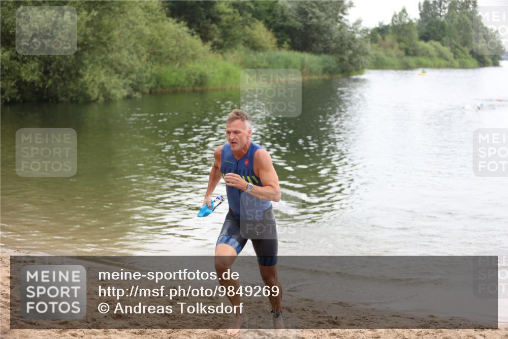 21.06.2026 - 29. Vierlanden-Triathlon Andreas Tolksdorf http://msf.ph/oto/9849269 21.06.2026 10:03:28 Schwimmen 437 meine-sportfotos.de