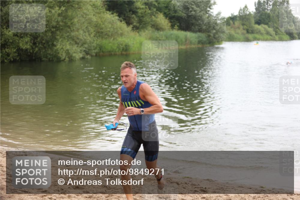 21.06.2026 - 29. Vierlanden-Triathlon Andreas Tolksdorf http://msf.ph/oto/9849271 21.06.2026 10:03:28 Schwimmen 437 meine-sportfotos.de