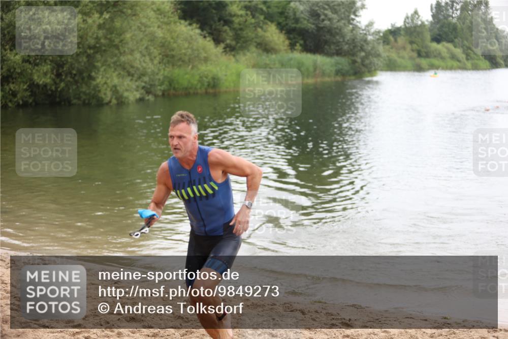 21.06.2026 - 29. Vierlanden-Triathlon Andreas Tolksdorf http://msf.ph/oto/9849273 21.06.2026 10:03:29 Schwimmen 437 meine-sportfotos.de