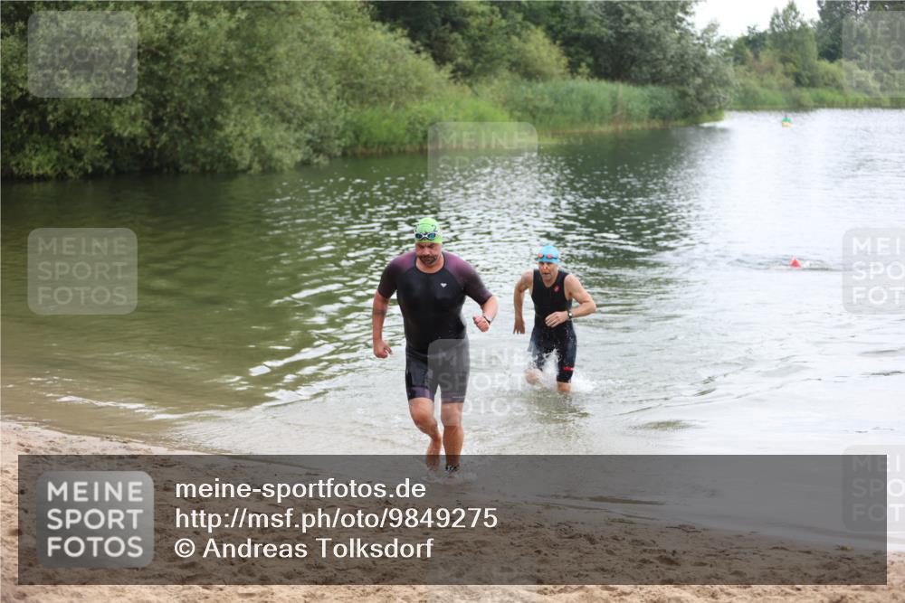 21.06.2026 - 29. Vierlanden-Triathlon Andreas Tolksdorf http://msf.ph/oto/9849275 21.06.2026 10:04:08 Schwimmen 420, 454 meine-sportfotos.de