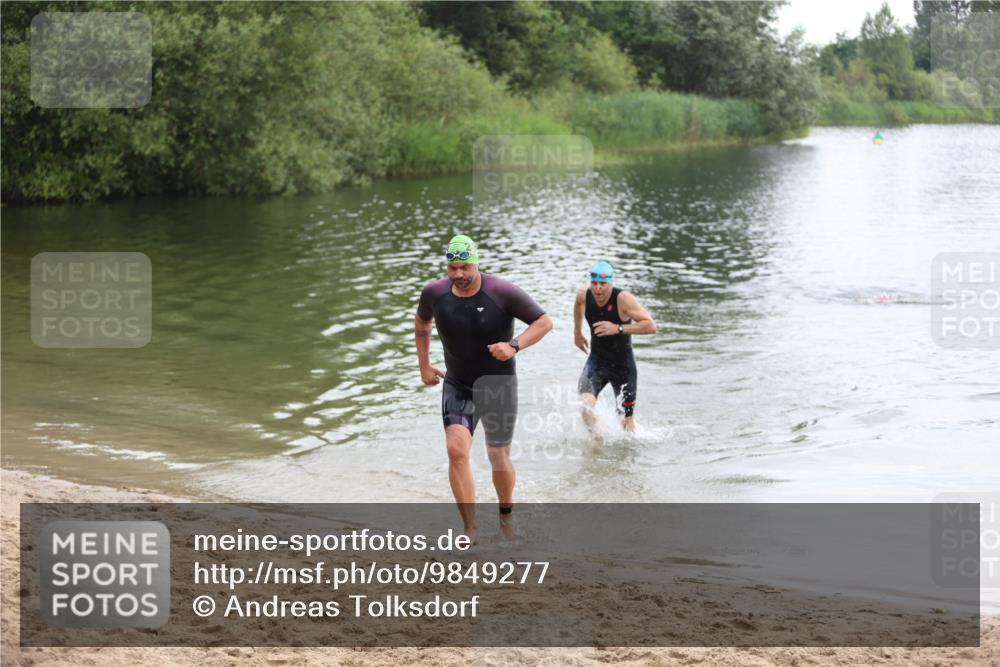 21.06.2026 - 29. Vierlanden-Triathlon Andreas Tolksdorf http://msf.ph/oto/9849277 21.06.2026 10:04:08 Schwimmen 420, 454 meine-sportfotos.de
