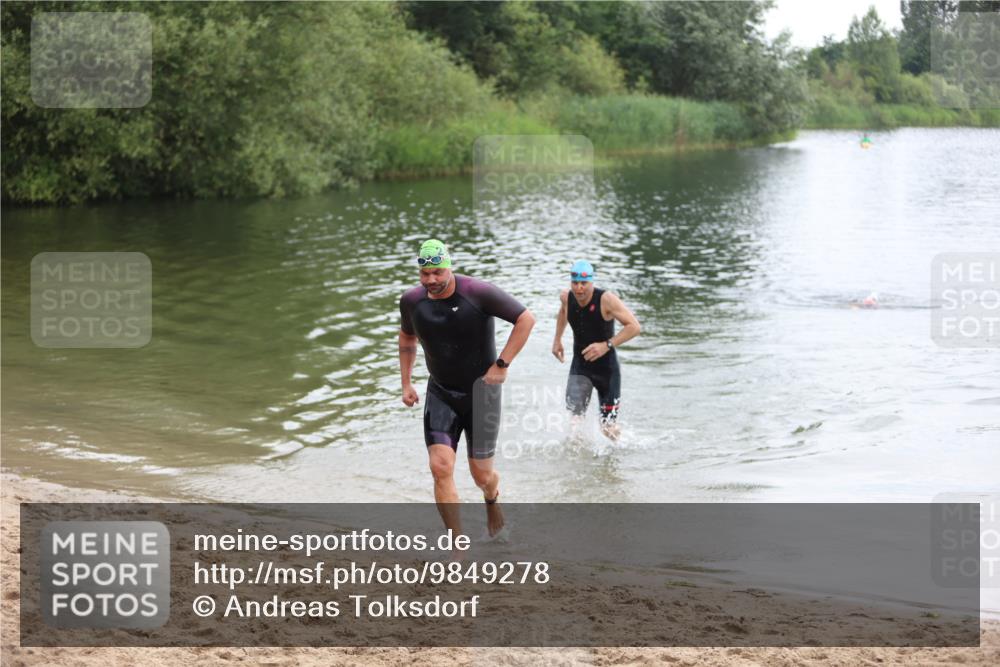 21.06.2026 - 29. Vierlanden-Triathlon Andreas Tolksdorf http://msf.ph/oto/9849278 21.06.2026 10:04:08 Schwimmen 420, 454 meine-sportfotos.de