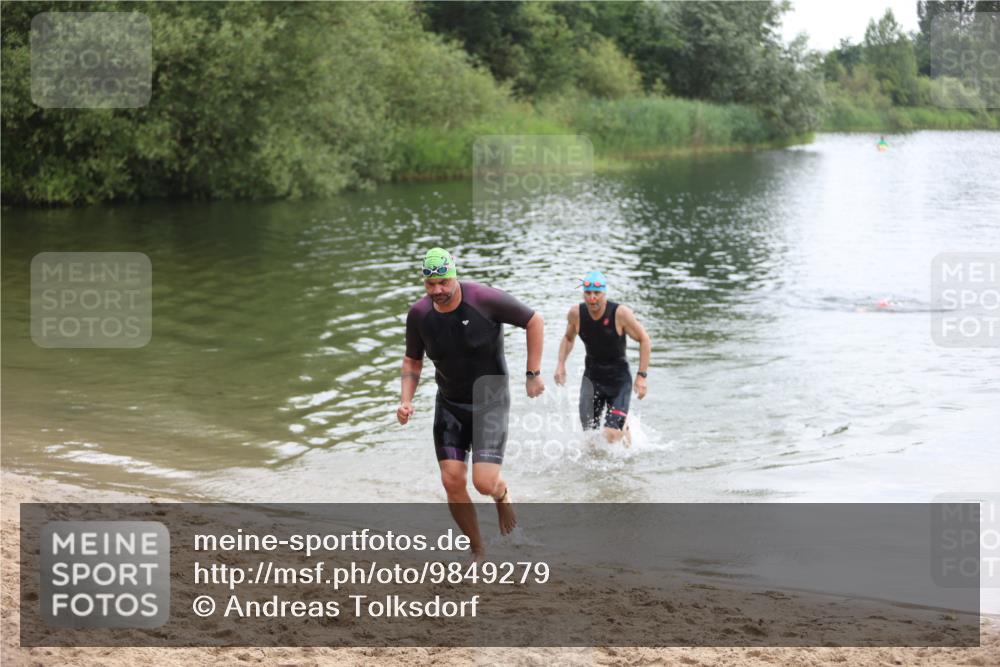 21.06.2026 - 29. Vierlanden-Triathlon Andreas Tolksdorf http://msf.ph/oto/9849279 21.06.2026 10:04:08 Schwimmen 420, 454 meine-sportfotos.de