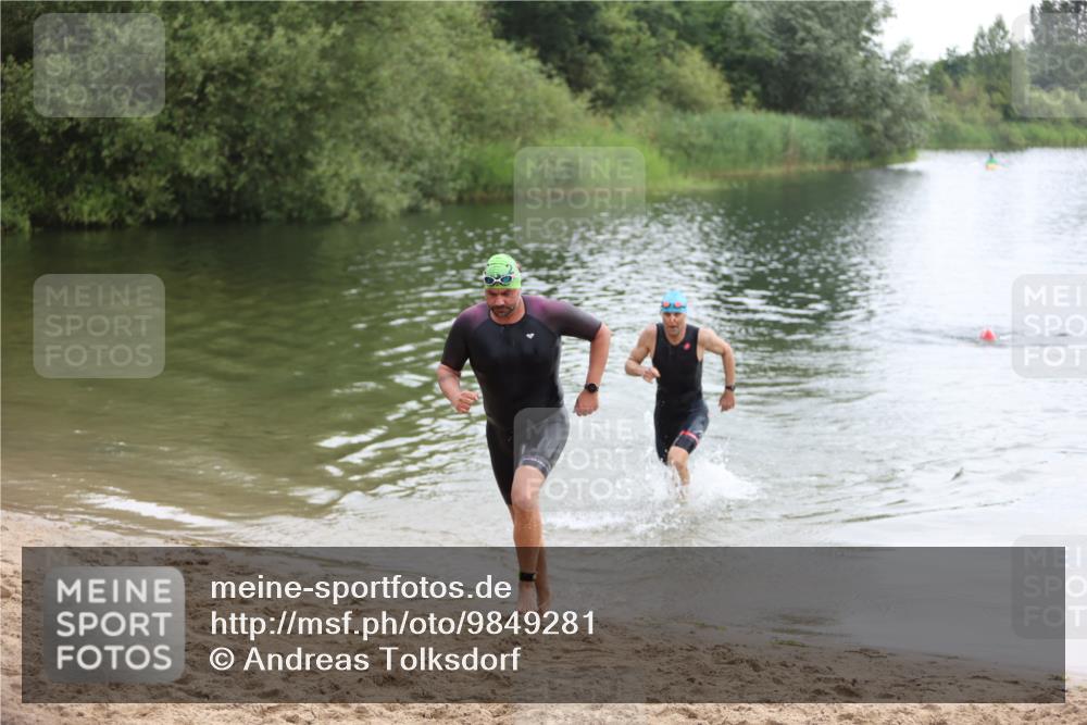 21.06.2026 - 29. Vierlanden-Triathlon Andreas Tolksdorf http://msf.ph/oto/9849281 21.06.2026 10:04:08 Schwimmen 420, 454 meine-sportfotos.de