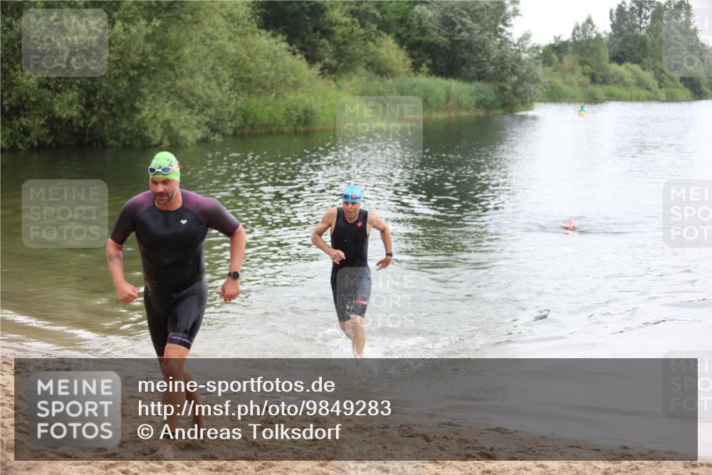 21.06.2026 - 29. Vierlanden-Triathlon Andreas Tolksdorf http://msf.ph/oto/9849283 21.06.2026 10:04:09 Schwimmen 420, 440, 454 meine-sportfotos.de