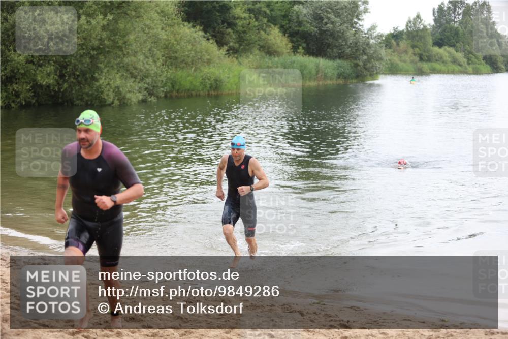 21.06.2026 - 29. Vierlanden-Triathlon Andreas Tolksdorf http://msf.ph/oto/9849286 21.06.2026 10:04:09 Schwimmen 420, 440, 454 meine-sportfotos.de