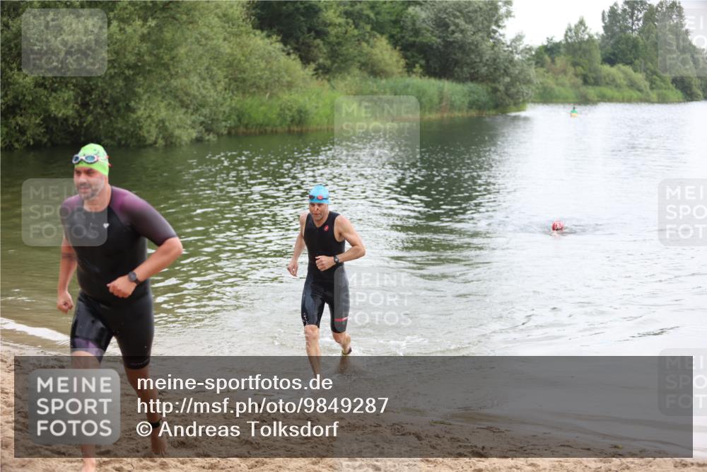 21.06.2026 - 29. Vierlanden-Triathlon Andreas Tolksdorf http://msf.ph/oto/9849287 21.06.2026 10:04:09 Schwimmen 420, 440, 454 meine-sportfotos.de