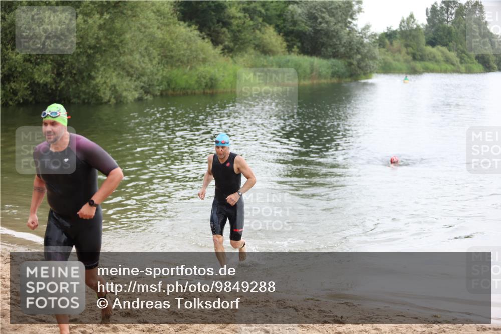 21.06.2026 - 29. Vierlanden-Triathlon Andreas Tolksdorf http://msf.ph/oto/9849288 21.06.2026 10:04:09 Schwimmen 420, 440, 454 meine-sportfotos.de