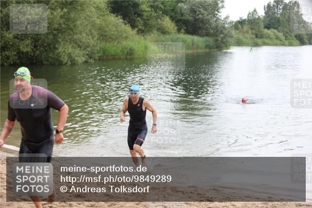 21.06.2026 - 29. Vierlanden-Triathlon Andreas Tolksdorf http://msf.ph/oto/9849289 21.06.2026 10:04:09 Schwimmen 420, 440, 454 meine-sportfotos.de