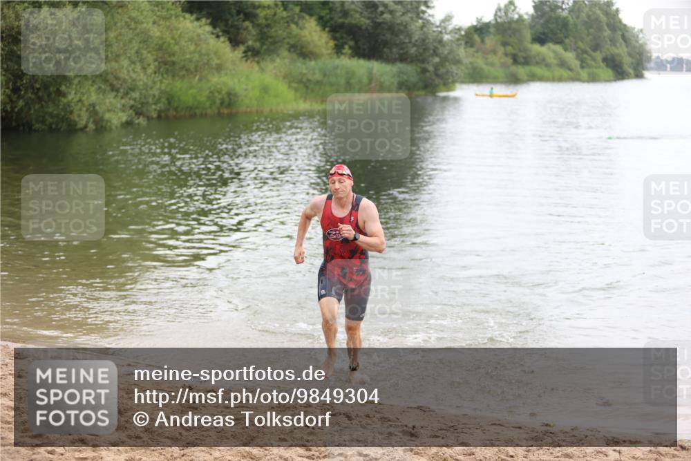 21.06.2026 - 29. Vierlanden-Triathlon Andreas Tolksdorf http://msf.ph/oto/9849304 21.06.2026 10:04:22 Schwimmen 440 meine-sportfotos.de