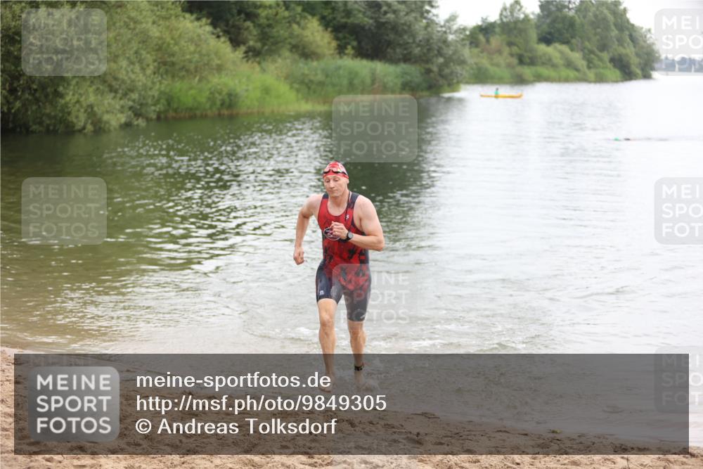 21.06.2026 - 29. Vierlanden-Triathlon Andreas Tolksdorf http://msf.ph/oto/9849305 21.06.2026 10:04:22 Schwimmen 440 meine-sportfotos.de