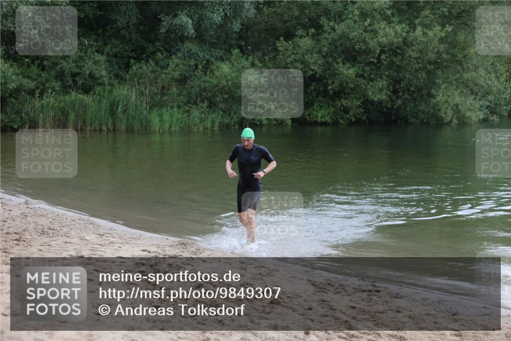 21.06.2026 - 29. Vierlanden-Triathlon Andreas Tolksdorf http://msf.ph/oto/9849307 21.06.2026 10:05:03 Schwimmen 431 meine-sportfotos.de