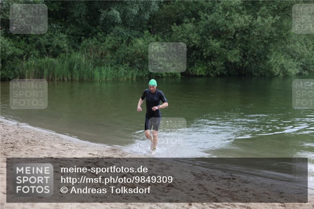 21.06.2026 - 29. Vierlanden-Triathlon Andreas Tolksdorf http://msf.ph/oto/9849309 21.06.2026 10:05:03 Schwimmen 431 meine-sportfotos.de