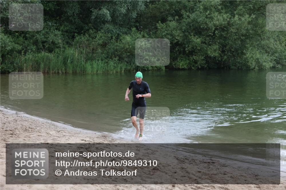 21.06.2026 - 29. Vierlanden-Triathlon Andreas Tolksdorf http://msf.ph/oto/9849310 21.06.2026 10:05:03 Schwimmen 431 meine-sportfotos.de
