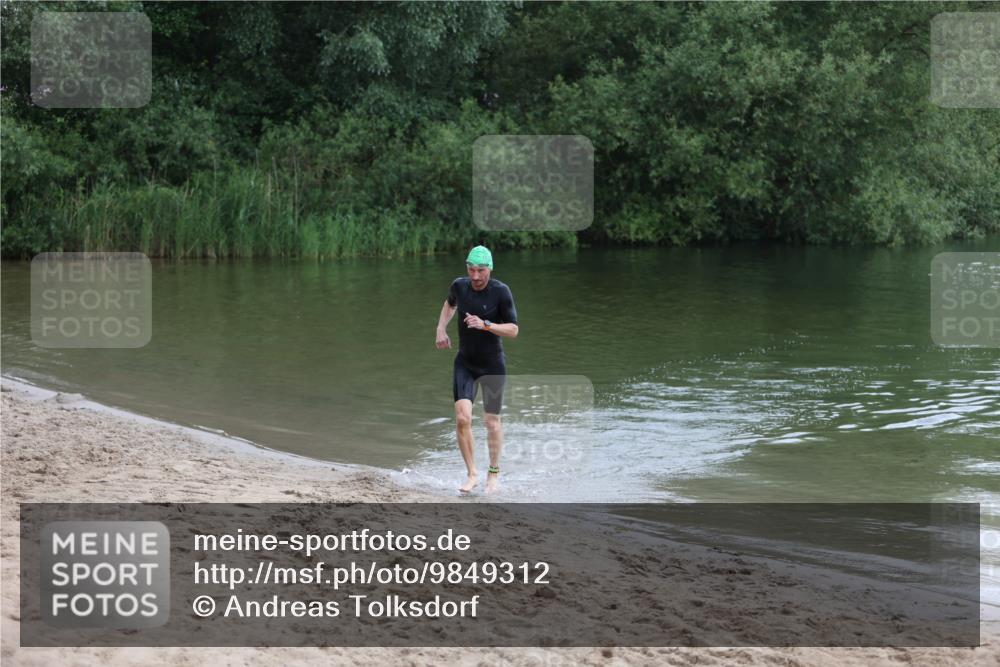 21.06.2026 - 29. Vierlanden-Triathlon Andreas Tolksdorf http://msf.ph/oto/9849312 21.06.2026 10:05:03 Schwimmen 431 meine-sportfotos.de