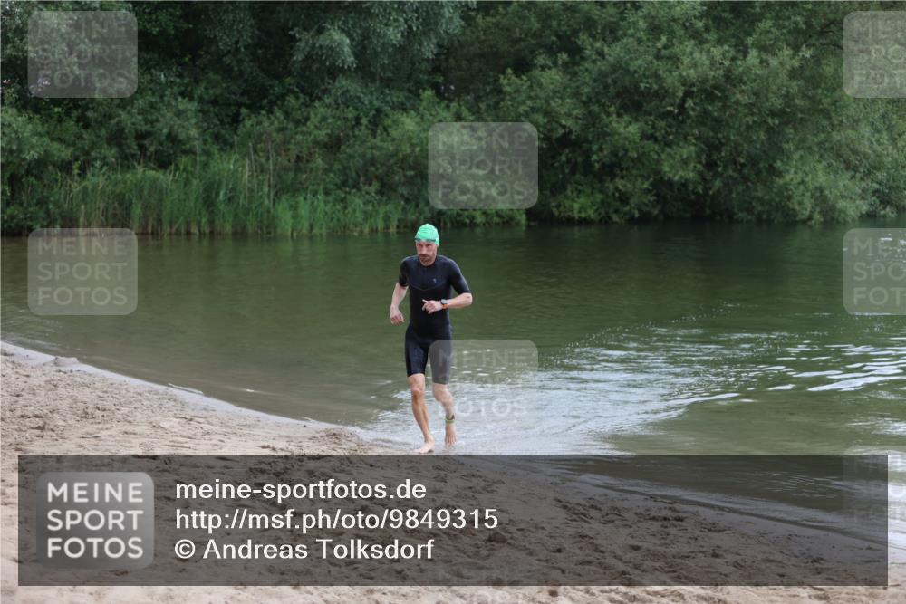 21.06.2026 - 29. Vierlanden-Triathlon Andreas Tolksdorf http://msf.ph/oto/9849315 21.06.2026 10:05:03 Schwimmen 431 meine-sportfotos.de