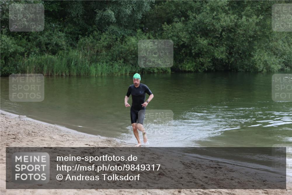 21.06.2026 - 29. Vierlanden-Triathlon Andreas Tolksdorf http://msf.ph/oto/9849317 21.06.2026 10:05:03 Schwimmen 431 meine-sportfotos.de