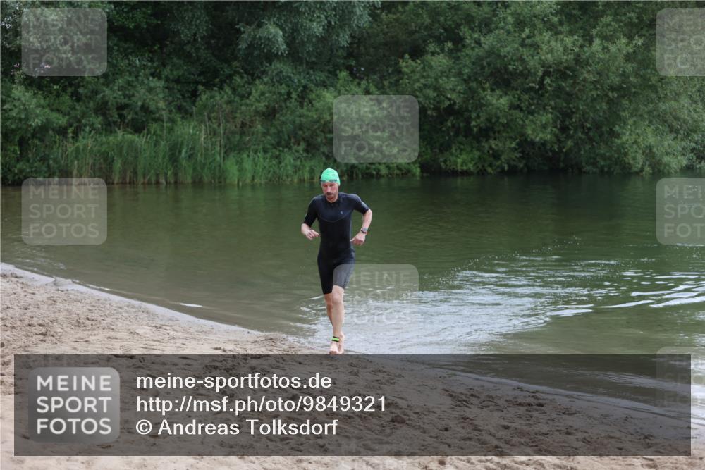 21.06.2026 - 29. Vierlanden-Triathlon Andreas Tolksdorf http://msf.ph/oto/9849321 21.06.2026 10:05:03 Schwimmen 431 meine-sportfotos.de
