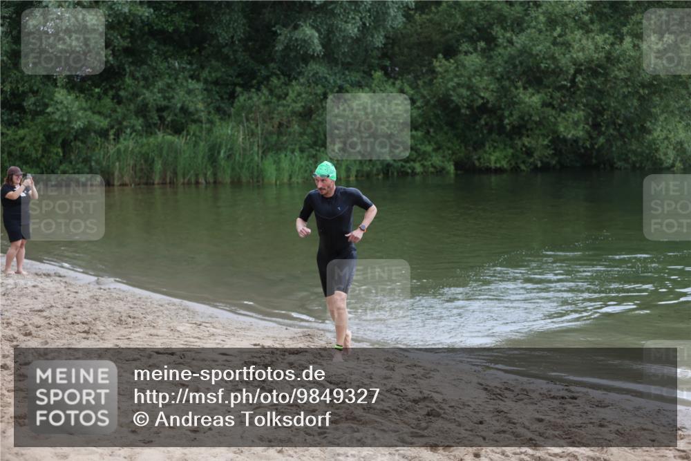 21.06.2026 - 29. Vierlanden-Triathlon Andreas Tolksdorf http://msf.ph/oto/9849327 21.06.2026 10:05:04 Schwimmen 431 meine-sportfotos.de