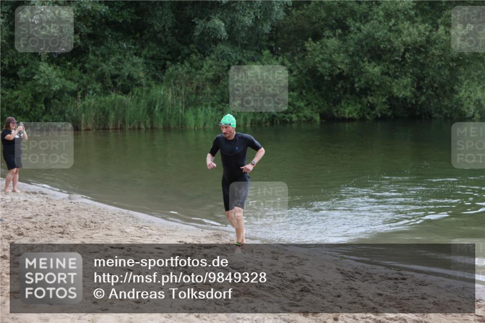 21.06.2026 - 29. Vierlanden-Triathlon Andreas Tolksdorf http://msf.ph/oto/9849328 21.06.2026 10:05:04 Schwimmen 431 meine-sportfotos.de