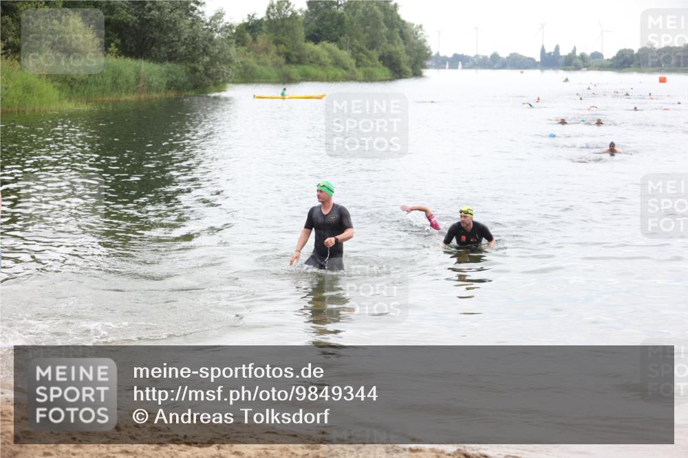 21.06.2026 - 29. Vierlanden-Triathlon Andreas Tolksdorf http://msf.ph/oto/9849344 21.06.2026 10:05:30 Schwimmen 395, 414, 429, 448 meine-sportfotos.de
