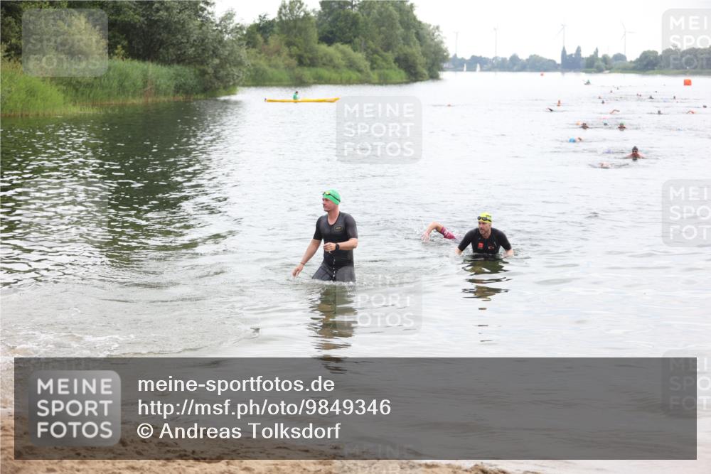 21.06.2026 - 29. Vierlanden-Triathlon Andreas Tolksdorf http://msf.ph/oto/9849346 21.06.2026 10:05:31 Schwimmen 395, 414, 429, 448 meine-sportfotos.de