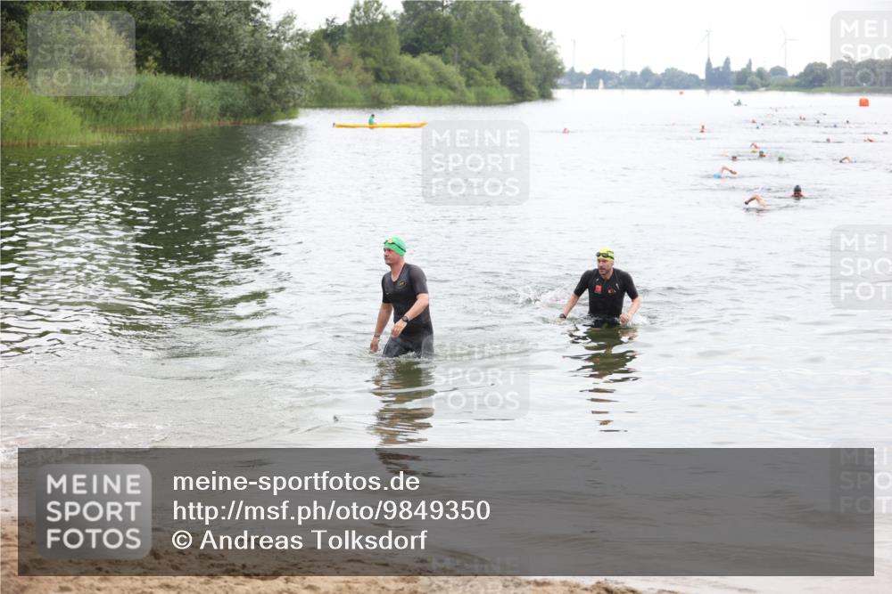21.06.2026 - 29. Vierlanden-Triathlon Andreas Tolksdorf http://msf.ph/oto/9849350 21.06.2026 10:05:31 Schwimmen 395, 414, 429, 448 meine-sportfotos.de