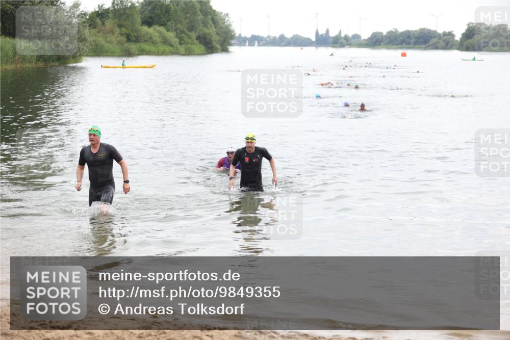 21.06.2026 - 29. Vierlanden-Triathlon Andreas Tolksdorf http://msf.ph/oto/9849355 21.06.2026 10:05:33 Schwimmen 395, 414, 429, 448 meine-sportfotos.de