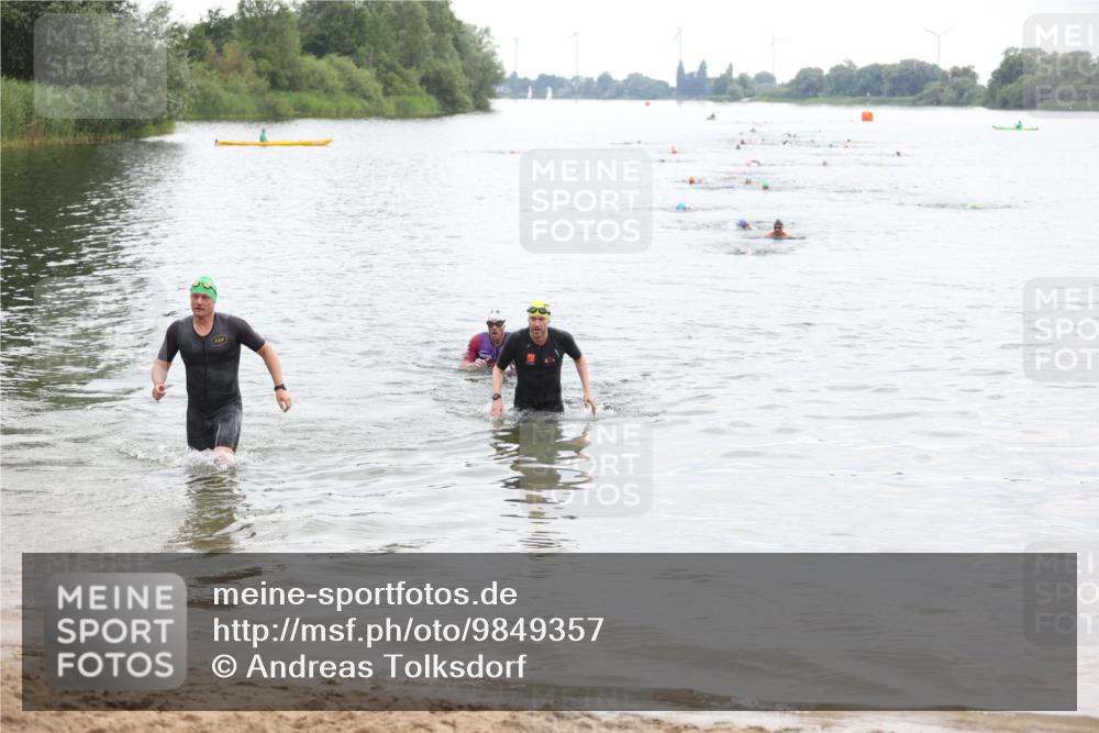21.06.2026 - 29. Vierlanden-Triathlon Andreas Tolksdorf http://msf.ph/oto/9849357 21.06.2026 10:05:33 Schwimmen 395, 414, 429, 448 meine-sportfotos.de