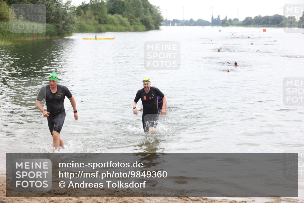 21.06.2026 - 29. Vierlanden-Triathlon Andreas Tolksdorf http://msf.ph/oto/9849360 21.06.2026 10:05:35 Schwimmen 395, 414, 429, 448 meine-sportfotos.de