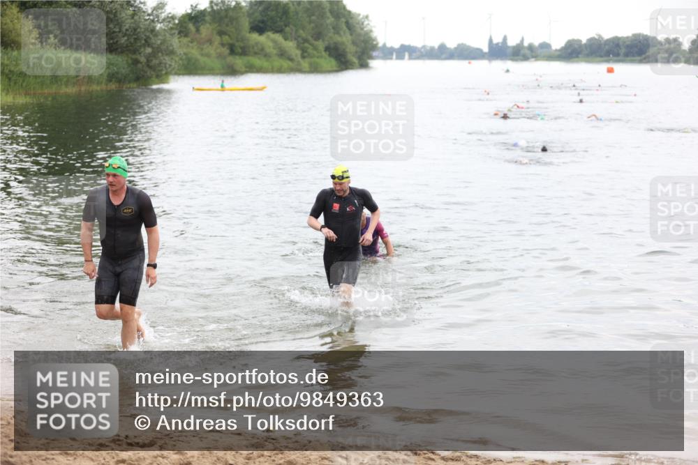 21.06.2026 - 29. Vierlanden-Triathlon Andreas Tolksdorf http://msf.ph/oto/9849363 21.06.2026 10:05:35 Schwimmen 395, 414, 429, 448 meine-sportfotos.de