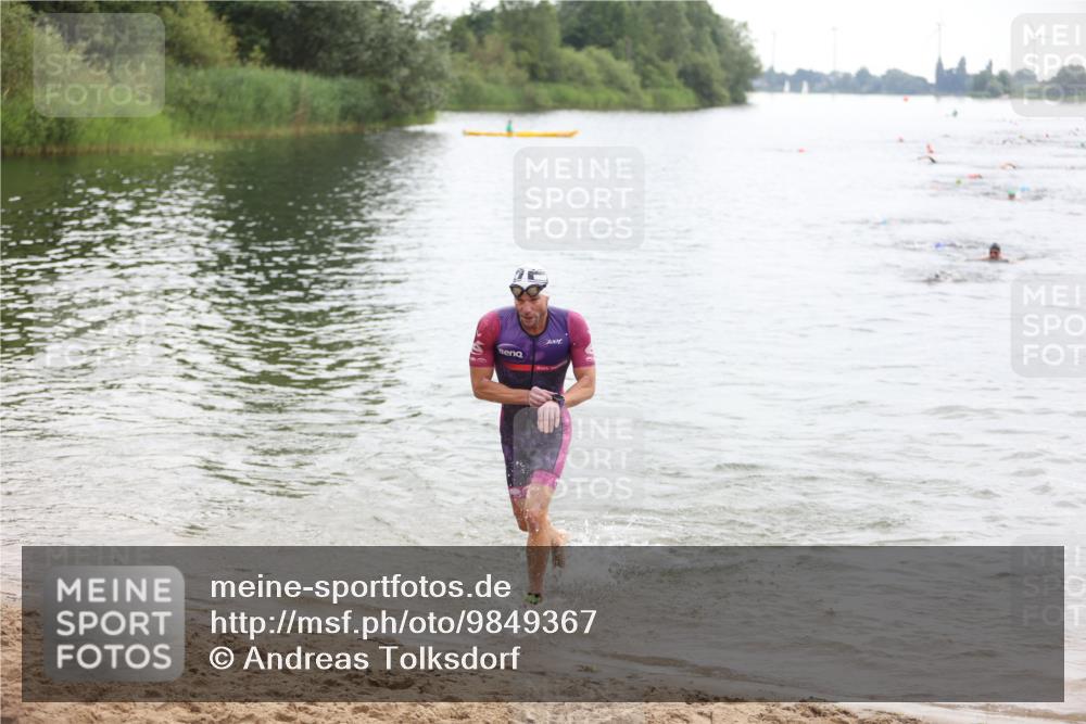 21.06.2026 - 29. Vierlanden-Triathlon Andreas Tolksdorf http://msf.ph/oto/9849367 21.06.2026 10:05:41 Schwimmen 395, 414, 429 meine-sportfotos.de