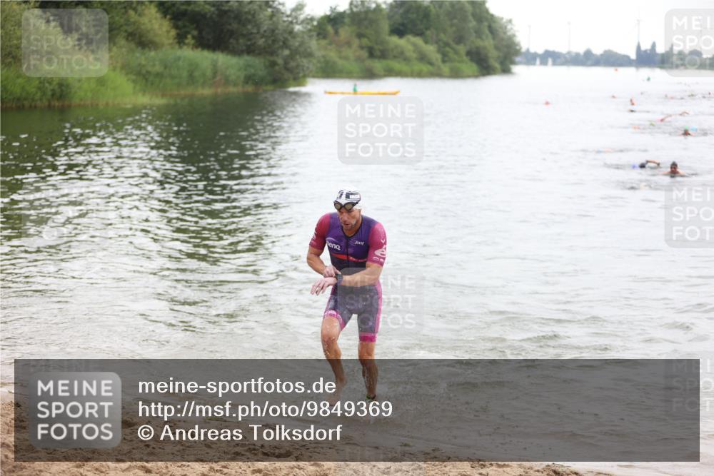 21.06.2026 - 29. Vierlanden-Triathlon Andreas Tolksdorf http://msf.ph/oto/9849369 21.06.2026 10:05:41 Schwimmen 395, 414, 429 meine-sportfotos.de