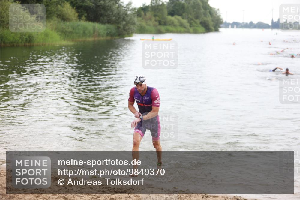 21.06.2026 - 29. Vierlanden-Triathlon Andreas Tolksdorf http://msf.ph/oto/9849370 21.06.2026 10:05:41 Schwimmen 395, 414, 429 meine-sportfotos.de