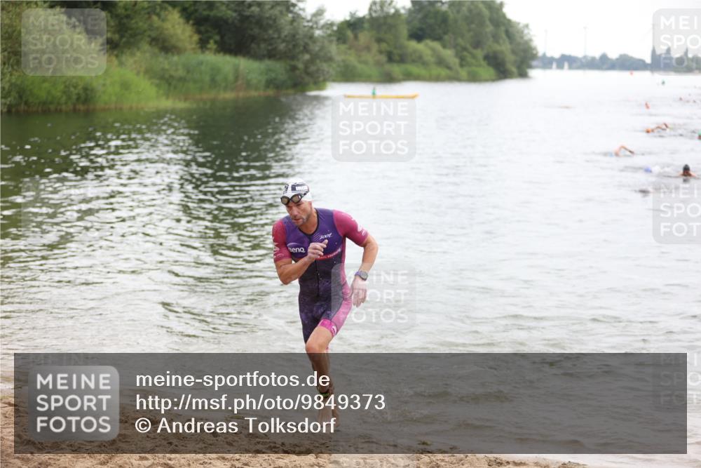 21.06.2026 - 29. Vierlanden-Triathlon Andreas Tolksdorf http://msf.ph/oto/9849373 21.06.2026 10:05:42 Schwimmen 395, 414, 429 meine-sportfotos.de