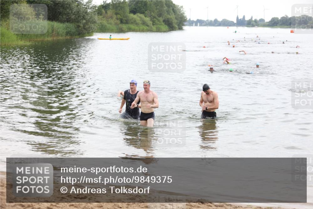 21.06.2026 - 29. Vierlanden-Triathlon Andreas Tolksdorf http://msf.ph/oto/9849375 21.06.2026 10:06:07 Schwimmen 444, 464 meine-sportfotos.de