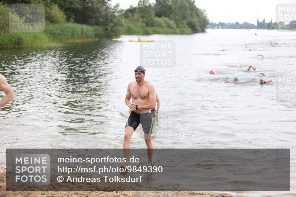 21.06.2026 - 29. Vierlanden-Triathlon Andreas Tolksdorf http://msf.ph/oto/9849390 21.06.2026 10:06:15 Schwimmen 438, 444, 458, 467 meine-sportfotos.de