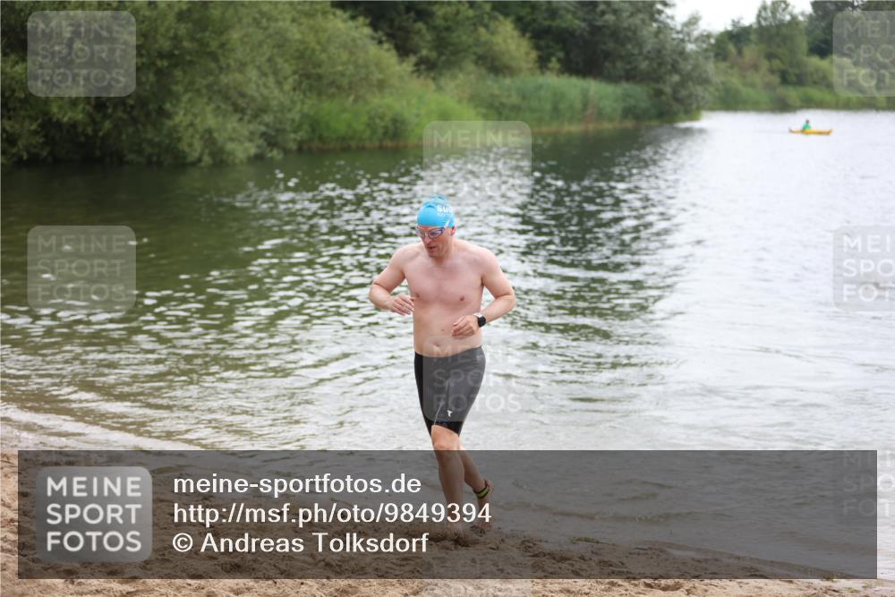 21.06.2026 - 29. Vierlanden-Triathlon Andreas Tolksdorf http://msf.ph/oto/9849394 21.06.2026 10:06:22 Schwimmen 438, 458, 467 meine-sportfotos.de